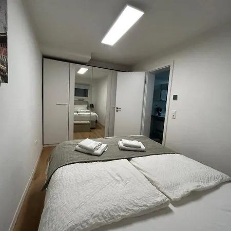 Souterrainwohnung - Appartement *