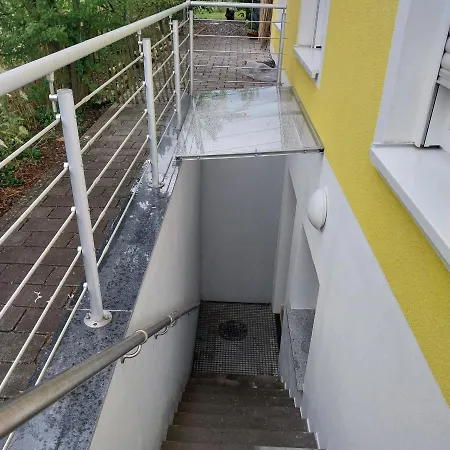 Souterrainwohnung *