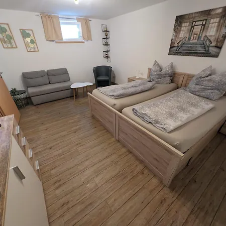 Souterrainwohnung Apartment *